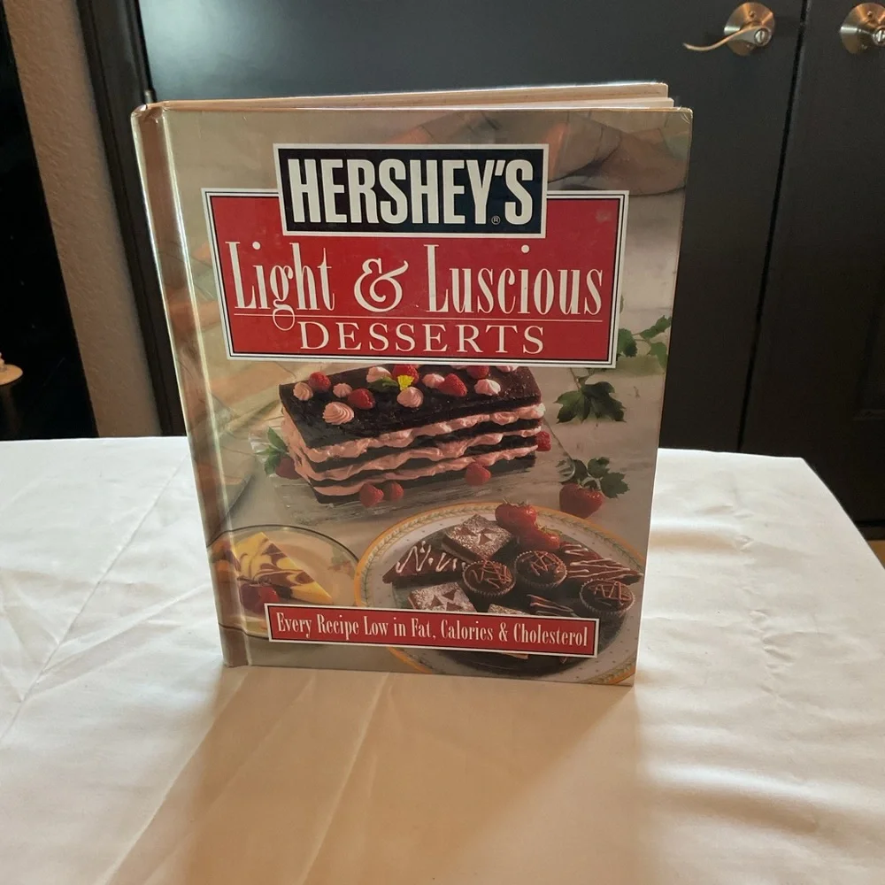 Hershey’s Light & Luscious Desserts Cookbook 1994 Vintage